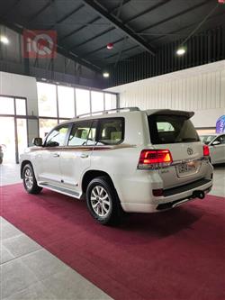 تۆیۆتا لاند کروزەر